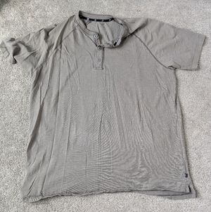GAP Men's Short-Sleeve Henley in Taupe